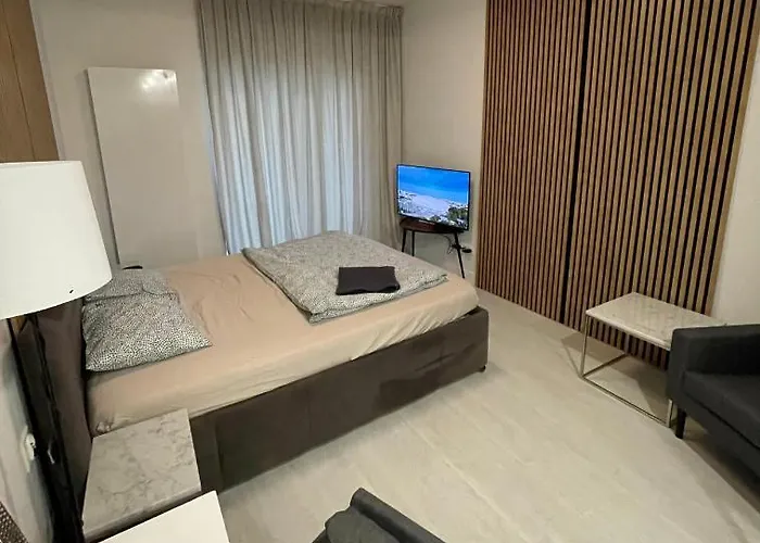 Apartment Plac Wolności 6 *